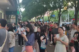 暑期旅游不要穷游了，否则会受一肚子气视频封面