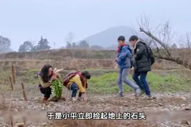 8岁女孩独自撑起整个家一边上学一边打工赚钱  #励志视频封面