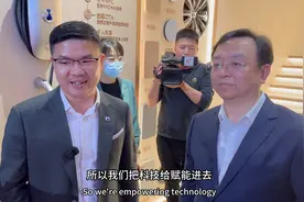 赵长江给王传福讲解腾势D9 4座版 王传福传授腾势精髓