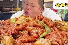 他一顿吃六斤肥肠，胃口真好！视频封面