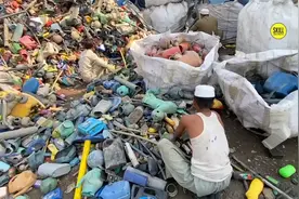 揭秘巴铁高暴利：回收塑料造粒注塑生产水桶，一天产量3000个桶视频封面