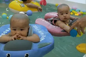双胞胎游泳记视频封面