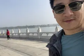 逛一狂颐和园，打卡清华北大，愉快的一天结束了。视频封面
