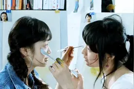 惊悚，脸皮互换，整形医生对自己女儿下刀，精彩韩国恐怖惊悚片。视频封面