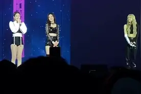 lisa在首尔快闪店热烈回应中国粉丝热情视频封面
