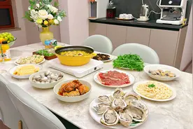 天冷了晚餐做一顿花胶鸡火锅太暖了，今天用的锅具也好看。视频封面