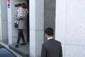 女人趁丈夫出差和男友约会，不慎发生事故视频封面