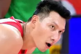 运动健儿专注比赛，汗水洒满赛场！视频封面