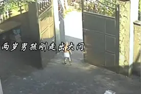 后奶奶把孙子锁门外后续来了！真相真的不可思议！视频封面