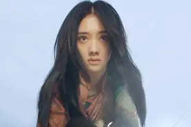 影视：痴呆女孩为了给养父报仇，不惜大开杀戒