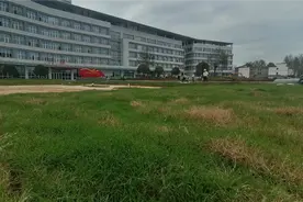 烂尾快十年的人民医院开业在即，居然有人发视频说非常期待！视频封面