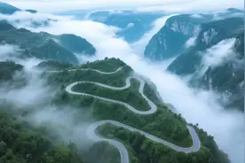 太震撼了，四川深山超美盘山公路，风景与危险并存，震撼视频封面