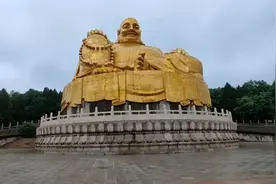 济南游，千佛山黄金弥勒大佛，看到的笑口常开开心快乐每一天视频封面