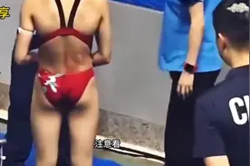 心疼一幕!全红婵后背鼓起大包，面对采访强忍泪水，委屈溢出屏幕视频封面