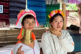 探访泰国长颈族，从小佩戴项圈让脖子强制增高，残忍方式令人心疼视频封面