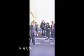 雷军知道，小米老板娘知道吗？雷军和妻子同框，既是夫妻又是战友视频封面