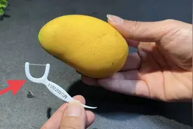 才知道，原来芒果剥皮这么简单，不脏手不流汁，方法简单太实用了视频封面