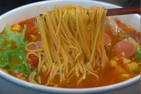 饭店大厨教你西红柿鸡蛋面的正确做法，酸甜又开胃，小孩都爱吃