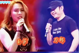 刀郎与玉萨深情对唱《身披彩衣的姑娘》，现场氛围超燃