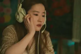 原来真的有人可以靠回忆，爱着一个没有任何联系的人，一年又一年