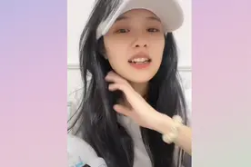黄老师刚要唱歌，突然说我先打个嗝，笑死我了视频封面