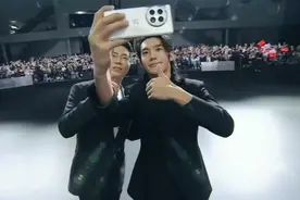 我也想要于适签名的一加12啊！！！合影必竖大拇指！视频封面
