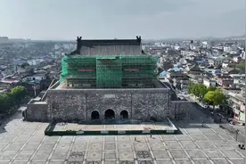 凤阳鼓楼瓦片掉落上了热搜，网友反应迅速，放出2023年航拍画面视频封面