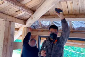 用6毫米桑拿板给儿子卧室吊顶，这个带铝箔的隔热棉还是非常不错视频封面