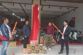 超威石墨烯电瓶特价换购48V20A,220元。视频封面