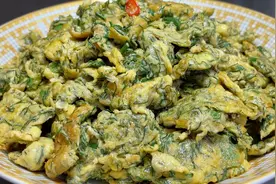 80岁老厨师教我的炒鸡蛋新做法，别说味道还真不一般，下酒又下饭