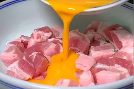 把鸡蛋倒入五花肉里，出锅瞬间变美食，做法绝了，真是高手在民间视频封面