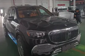 奔驰GLS450经过师傅三天时候一下变成迈巴赫