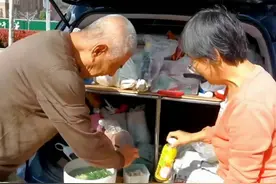七旬老夫妻自驾游全国，不在乎活多少天，只在乎每一天都高兴。视频封面