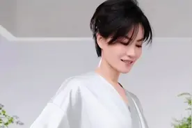 天后王菲引领女儿，李嫣英国留学开启新的启辰视频封面