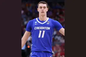 湖人向上交易两次至36顺位，依旧被黄蜂截胡天才中锋布伦纳！ #黄蜂截胡布伦纳 #湖人 #湖人被黄蜂二轮截胡 #湖人向上交易至36顺位 #湖人选秀视频封面