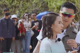 #追星星的人 何超莲惊喜现身把窦骁吓出表情包，窦骁一把抱起何超莲真的男友力爆棚视频封面