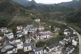 宁静的小山村视频封面