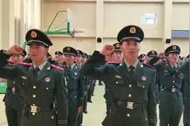 新兵同志，请入列！（佟 庆  刘茂功） #新兵授衔视频封面