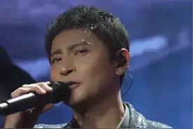 《在路上》线上演唱会纯享版-亲爱的小孩#陈志朋 #亲爱的小孩视频封面