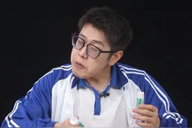 你们一直让我推荐上课可以偷吃的零食，这次我直接教你们怎么做！#文浩太难了 #童年零食 #上课偷吃视频封面