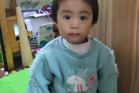 和2岁宝宝过家家，享受美好的亲子时光视频封面