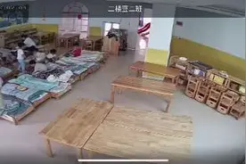 每天上学睡觉都是自己脱衣服脱鞋脱袜子，把袜子放在鞋里视频封面