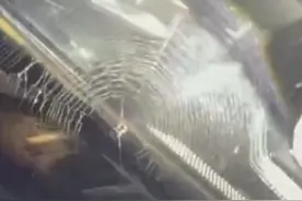 8月29日，一个月没开车，#扬州车主车灯内发现蜘蛛网，打开车灯还以为灯碎了，网友：离解封不远了视频封面