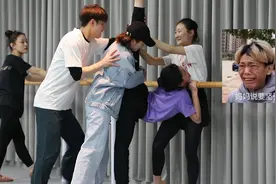 我就想知道你们有遇见这么过分的老师吗？ #老师真狠  #花式压腿视频封面