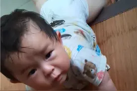 9个月不会爬，趴着只会后退，后退的结果挂在边上上不来下不去视频封面