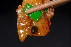 辣椒炒肉到底是先炒辣椒还是先炒肉，为什你炒的小炒肉又老又柴，看看30年湘菜大厨是怎么做的！#湘菜 #美食 #辣椒炒肉视频封面