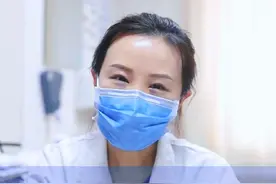 手指出现小白点，越撕越烂，先别做家务了。这个是#剥脱性角质松解症#科普#手部护理 #女性#生活小妙招视频封面