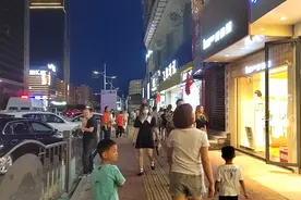 贵阳白云区最繁华地段3，步行街视频封面