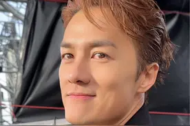 音乐会让人觉得幸福 有你们的陪伴真好～#听一场live#星引力计划#吴克群#北京草莓音乐节#音乐视频封面