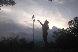 心若在梦就在，天地之间还有真爱，看成败人生豪迈…从头再来。视频封面